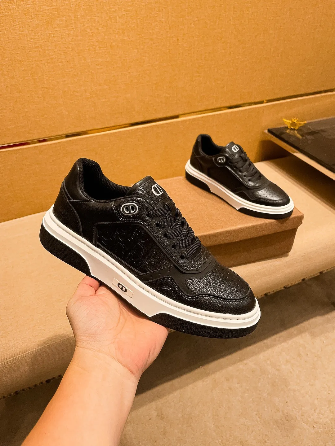 Men's shoes💰 440💰[Dior]🔥 High-end men's shoes brand official website 1:1 latest masterpiece: the upper is made of Italian imported first-layer cowhide with a comfortable and breathable lining➕original non-slip and wear-resistant outsole🔥, making walking more convenient and comfortable! An exclusive new model, a stunning work, a beautiful 1:1 replica [color] compared to the official quality! Create a fashionable personality to set off your uniqueness! A must-have for trendy men! Classic 🔥 Size: 38-44 Color: 🔥 2⃣️ colors available 🔥.